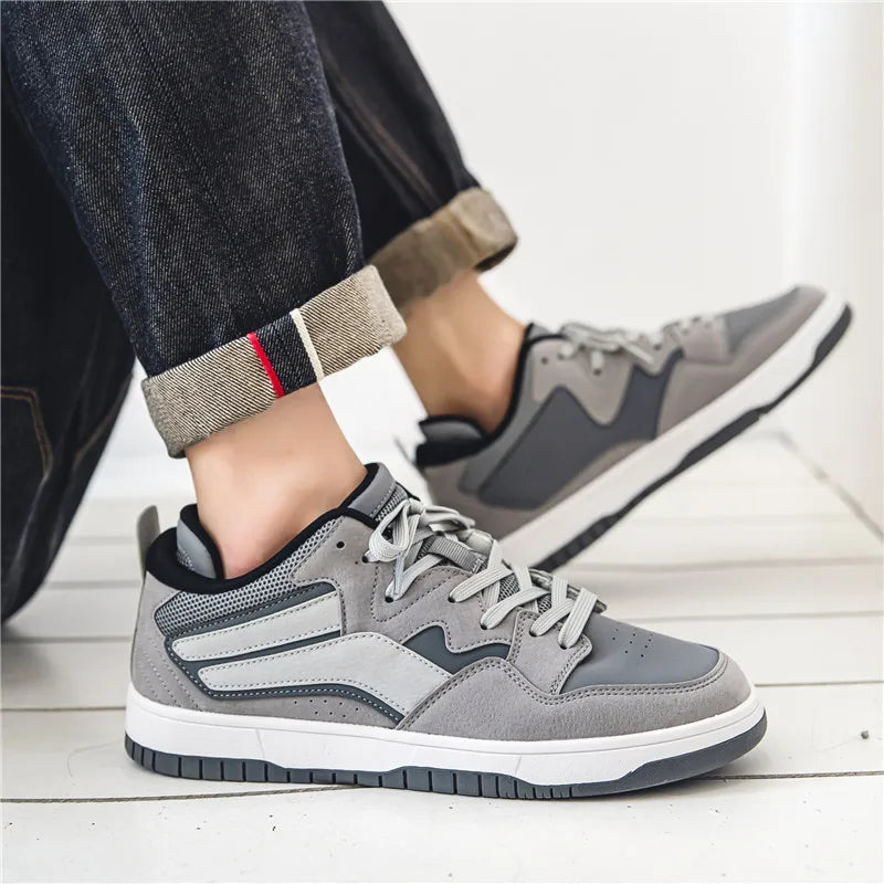 Men's low-top retro sneaker in white synthetic leather with contrasting vintage-inspired accents