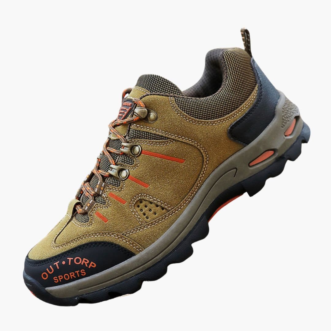 Men's low-cut hiking shoes with textured outsole, reinforced toe and heel, lace-up closure for trail use