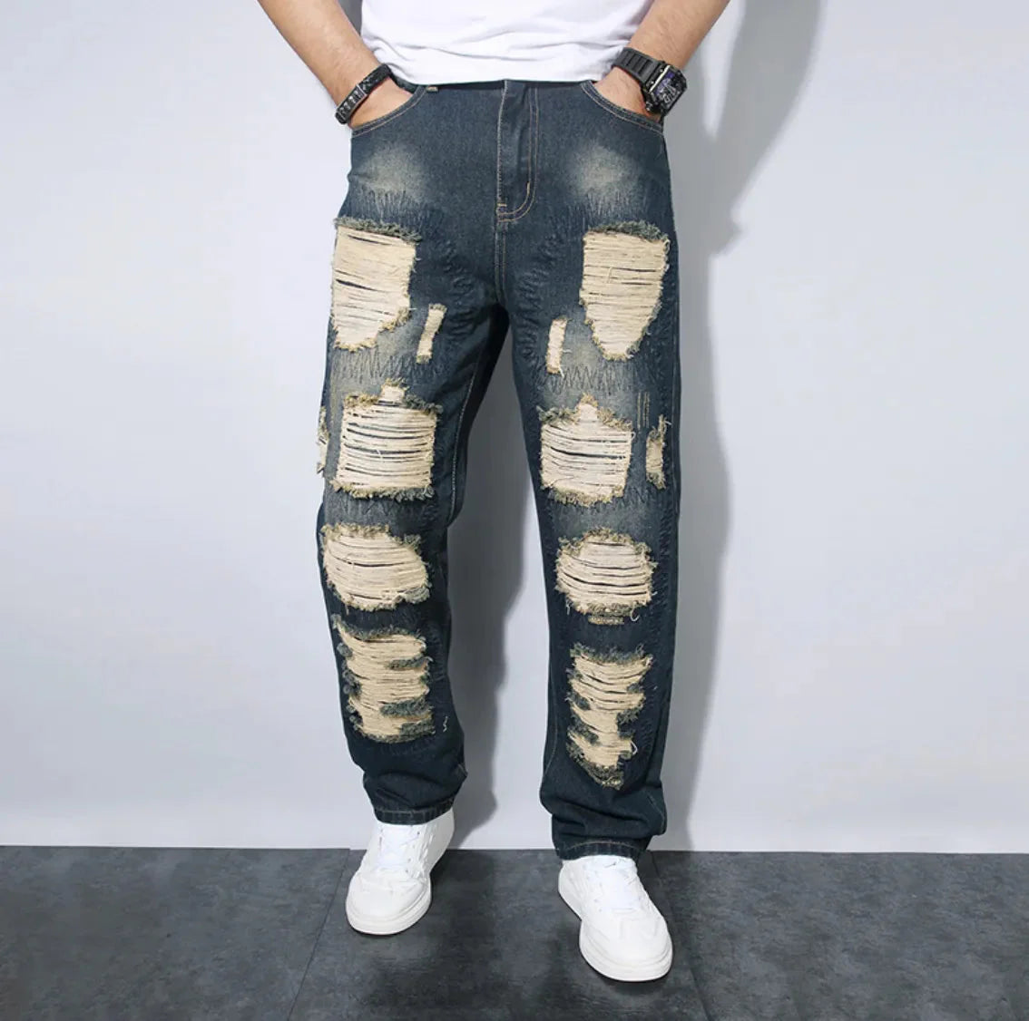 Men's loose fit distressed jeans heavy-washed denim straight-leg ripped details urban streetwear