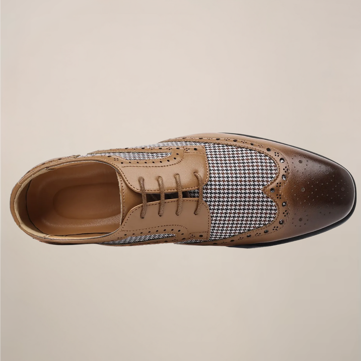 Men's houndstooth Oxford dress shoes with classic brogue detailing, sleek silhouette for business style