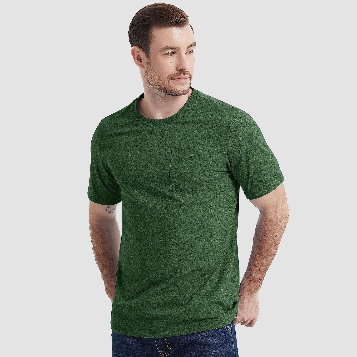 Men's white crew neck cotton tee with chest pocket, classic short sleeve casual everyday fit