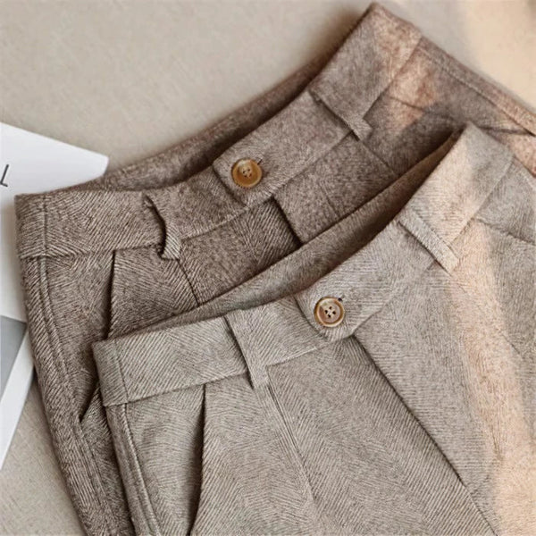 Men's vintage high-waist pleated trousers tailored fit with structured drape in classic style