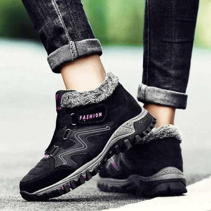 Women's mid-cut fur-lined PU sneakers with lace-up closure for warm active winter lifestyle