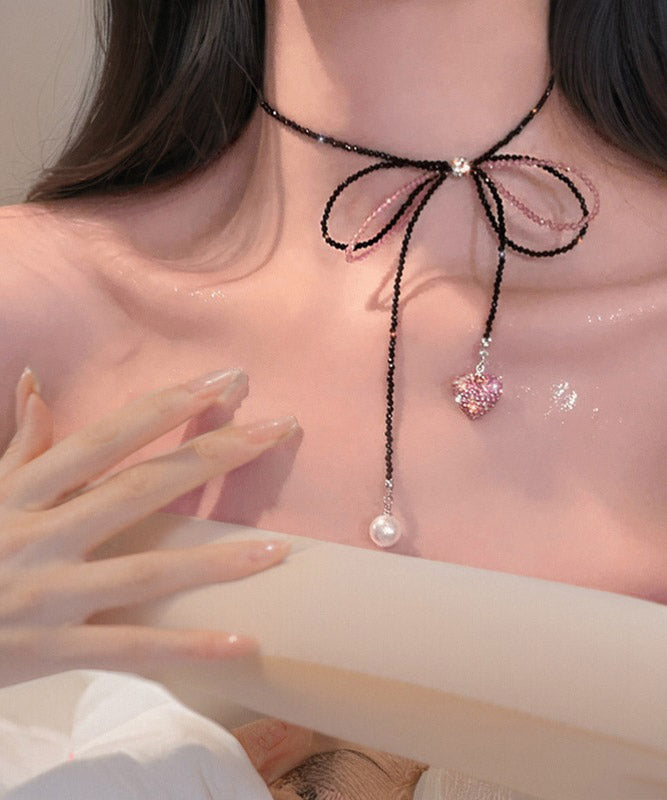 Collier moderne avec pendentif en dentelle et perles en zircon noir - Urbann-Vibe