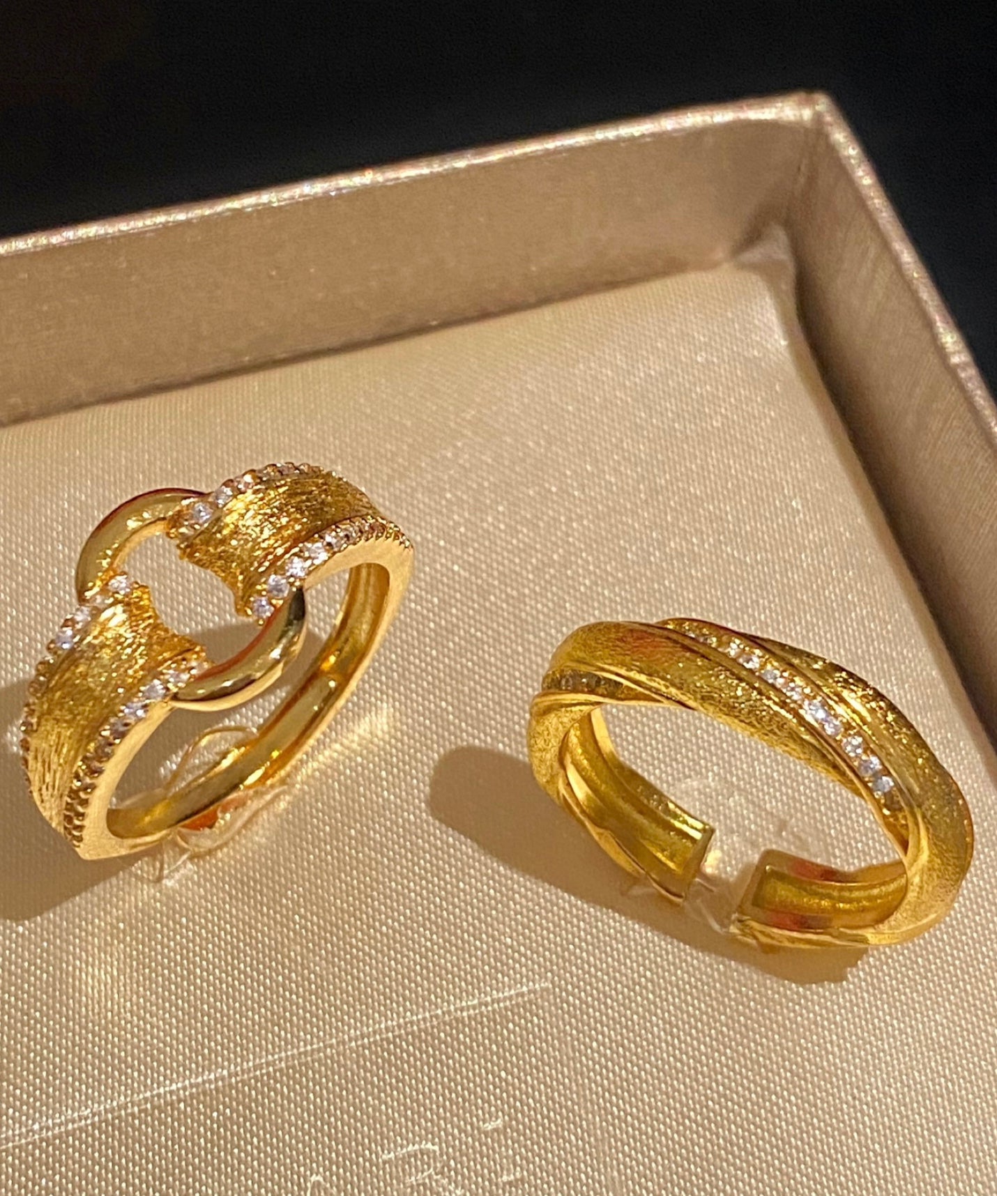 Ensemble de deux bagues ouvertes modernes en argent sterling et zircon surdoré - Urbann-Vibe
