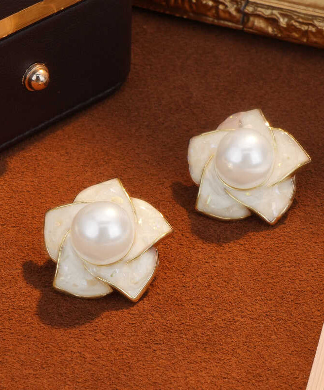 Boucles d'oreilles à tige modernes en cuivre blanc surdoré avec perles - Urbann-Vibe