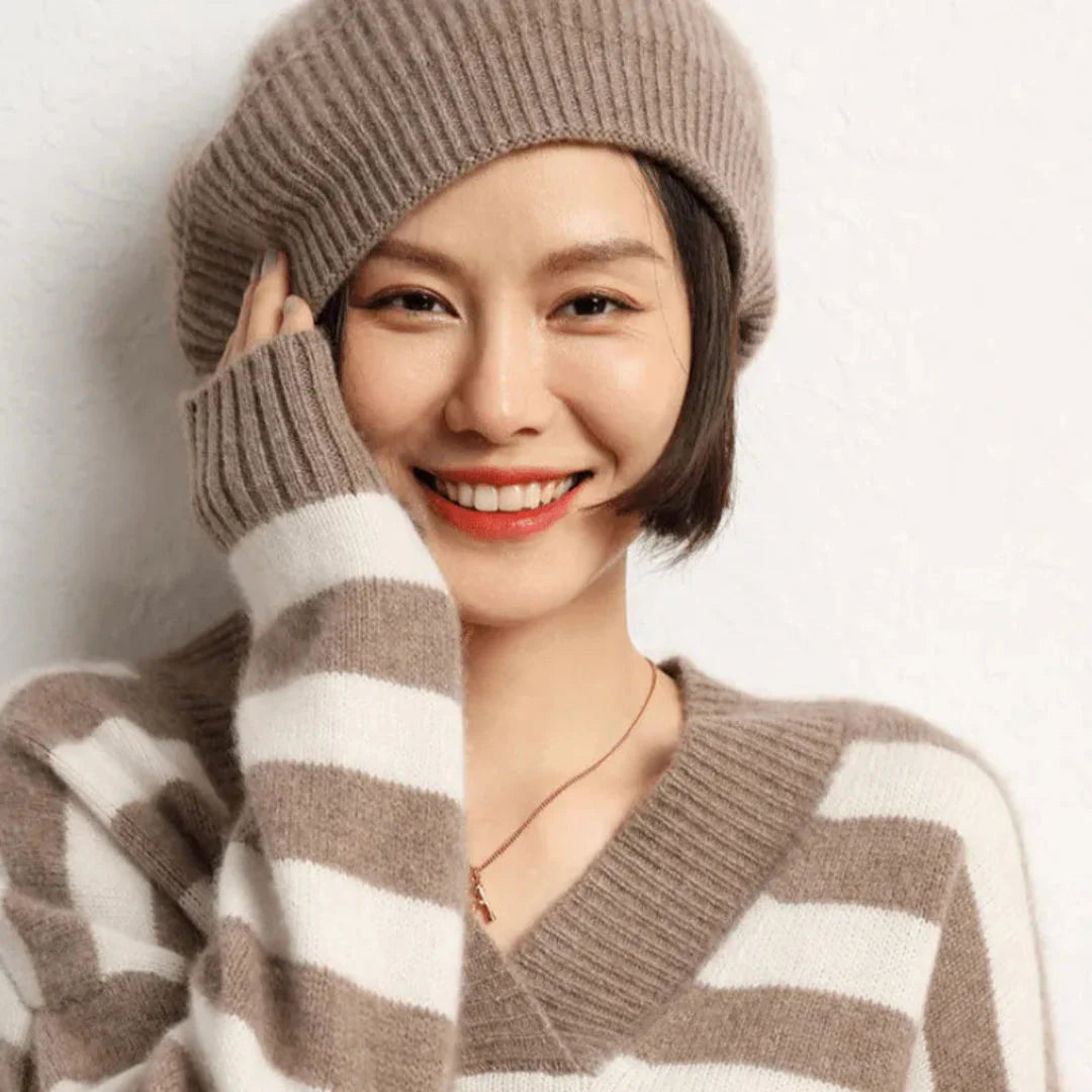 Nadie cashmere beret in neutral tone, classic silhouette with luxuriously soft minimalist chic design