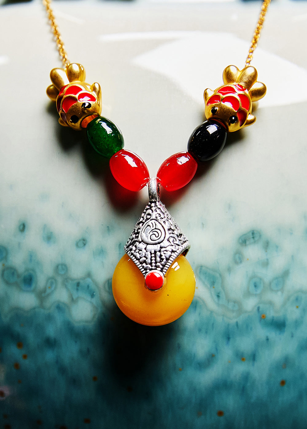 Collier pendentif en cire d'abeille de style national avec dorure de poisson 14 carats - Urbann-Vibe