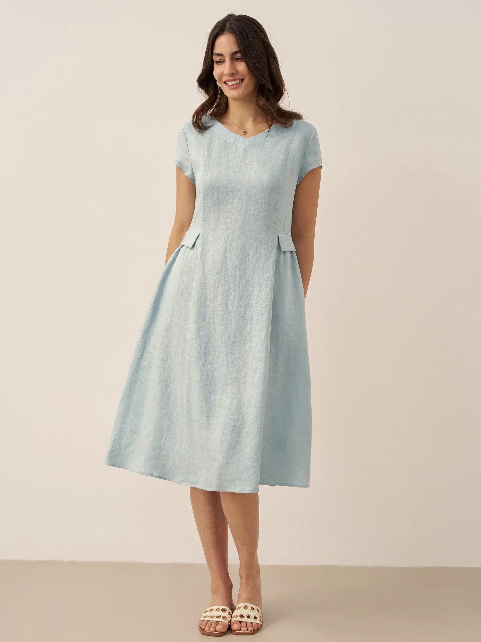 Women's loose linen summer dress, breathable natural fabric, elegant everyday style with relaxed silhouette
