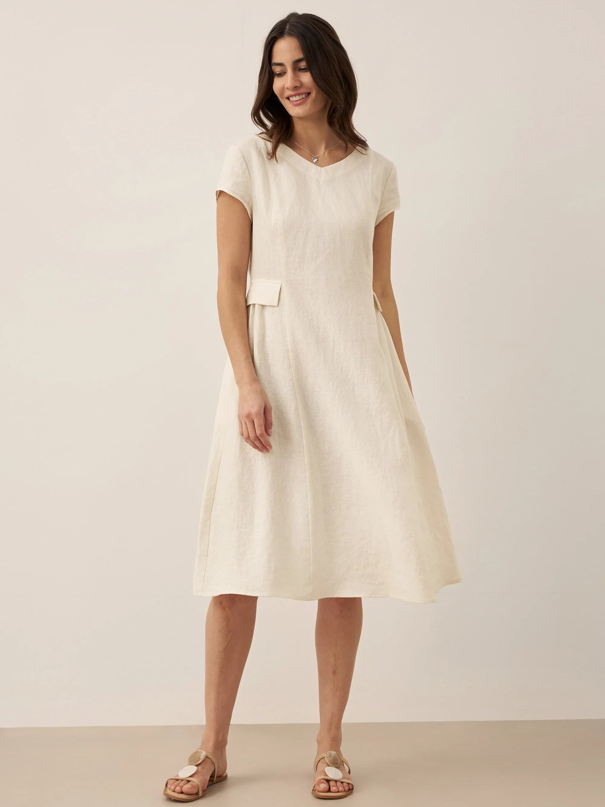 Women's loose linen summer dress, breathable natural fabric, elegant everyday fit for warm weather