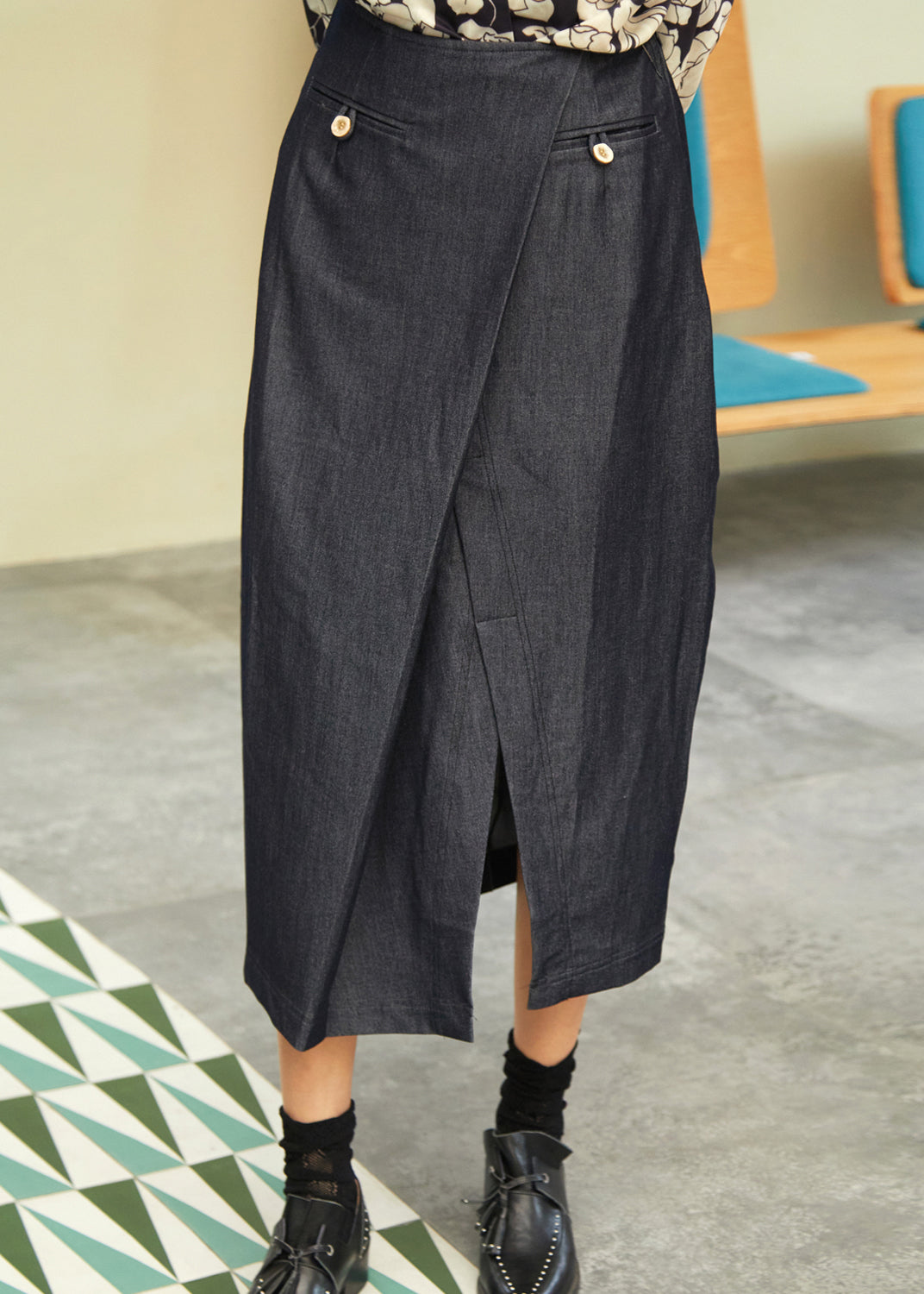 Nouvelles jupes en jean bleu marine asymétriques ouvertes sur le devant pour l'automne - Urbann-Vibe