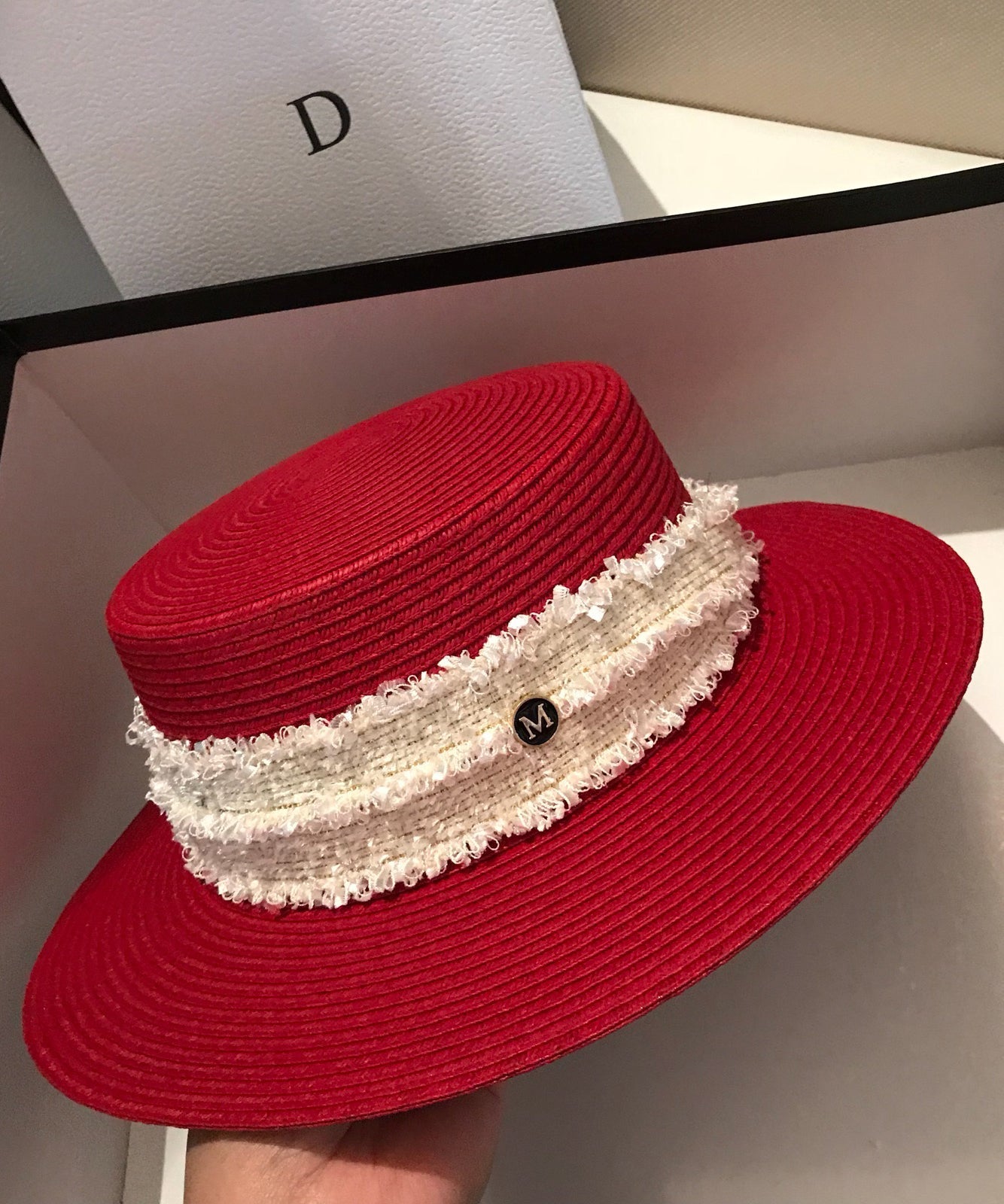 Nouveau chapeau cloche élégant en paille rouge tissée - Urbann-Vibe