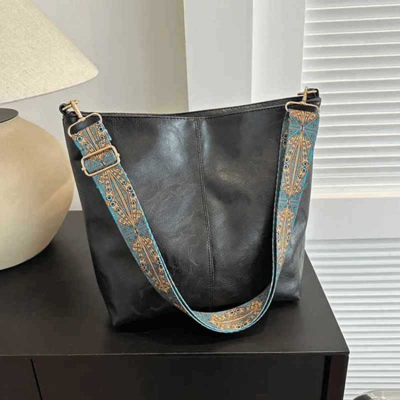 Noémie oversized women's shoulder bag, elegant everyday tote with adjustable strap for active use