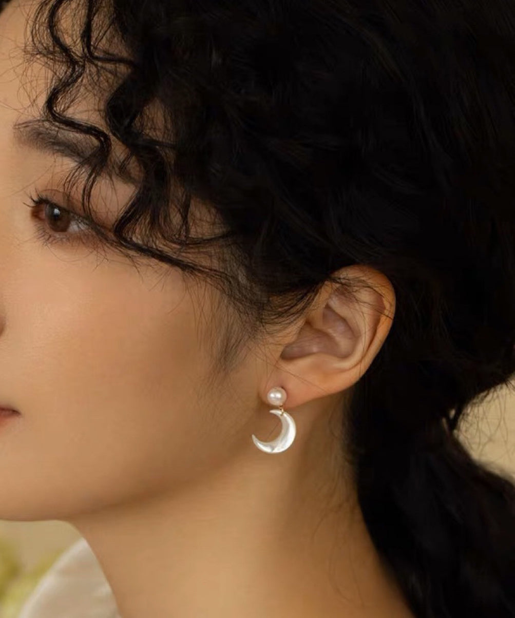 Boucles d'oreilles fantaisie à tige en cuivre blanc et perles de lune - Urbann-Vibe