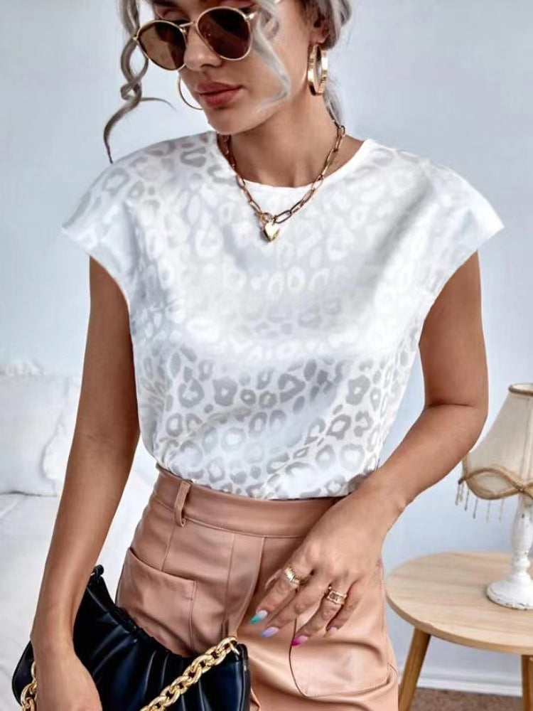 Women's relaxed fit crew neck short sleeve top with breathable animal print fabric