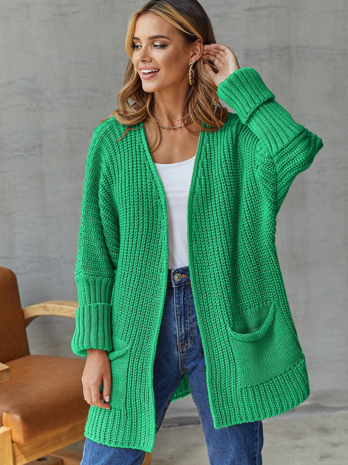 Women's chunky knit oversized cardigan with V-neck and front pockets, cozy warm relaxed fit