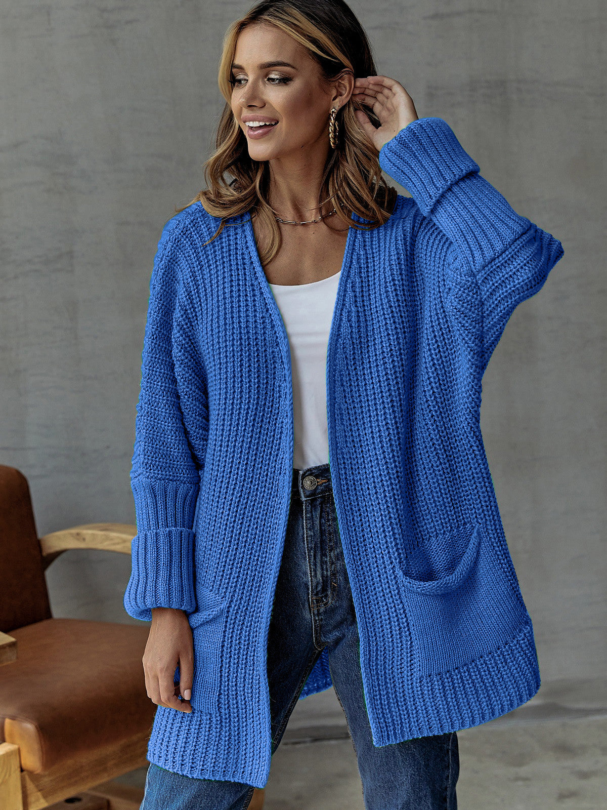 Women's chunky knit oversized cardigan with V-neck and front pockets, cozy warm relaxed fit
