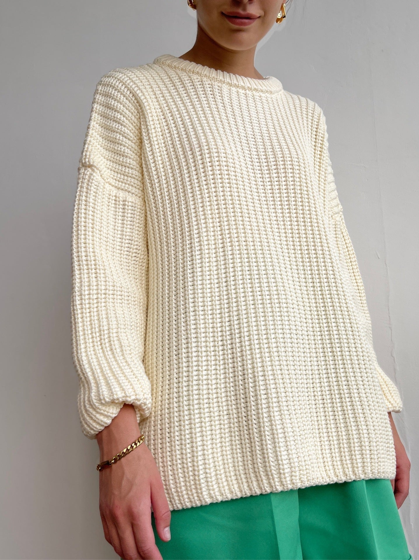 Women's oversized ribbed knit sweater cozy round neck pullover in neutral tones for everyday wear