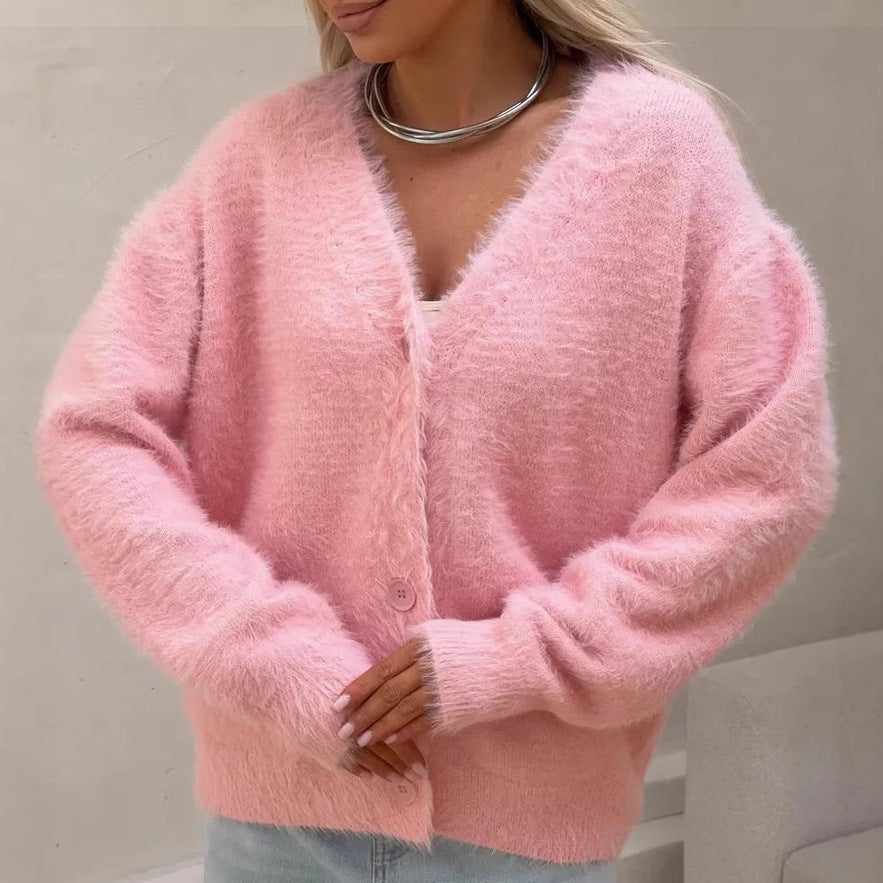 Women's oversized soft knit cardigan with button closure and V-neck in relaxed everyday style