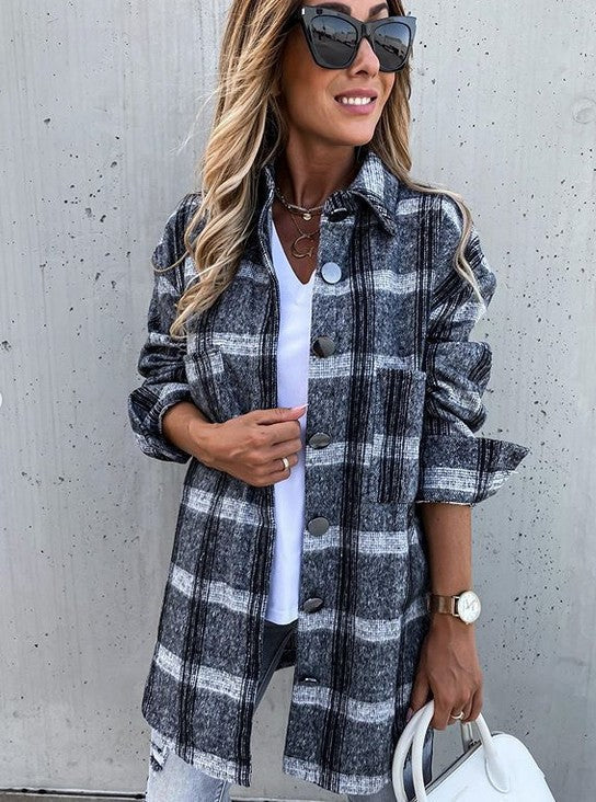 Women's oversized wool-look checkered mid-length jacket with button closure in classic plaid pattern