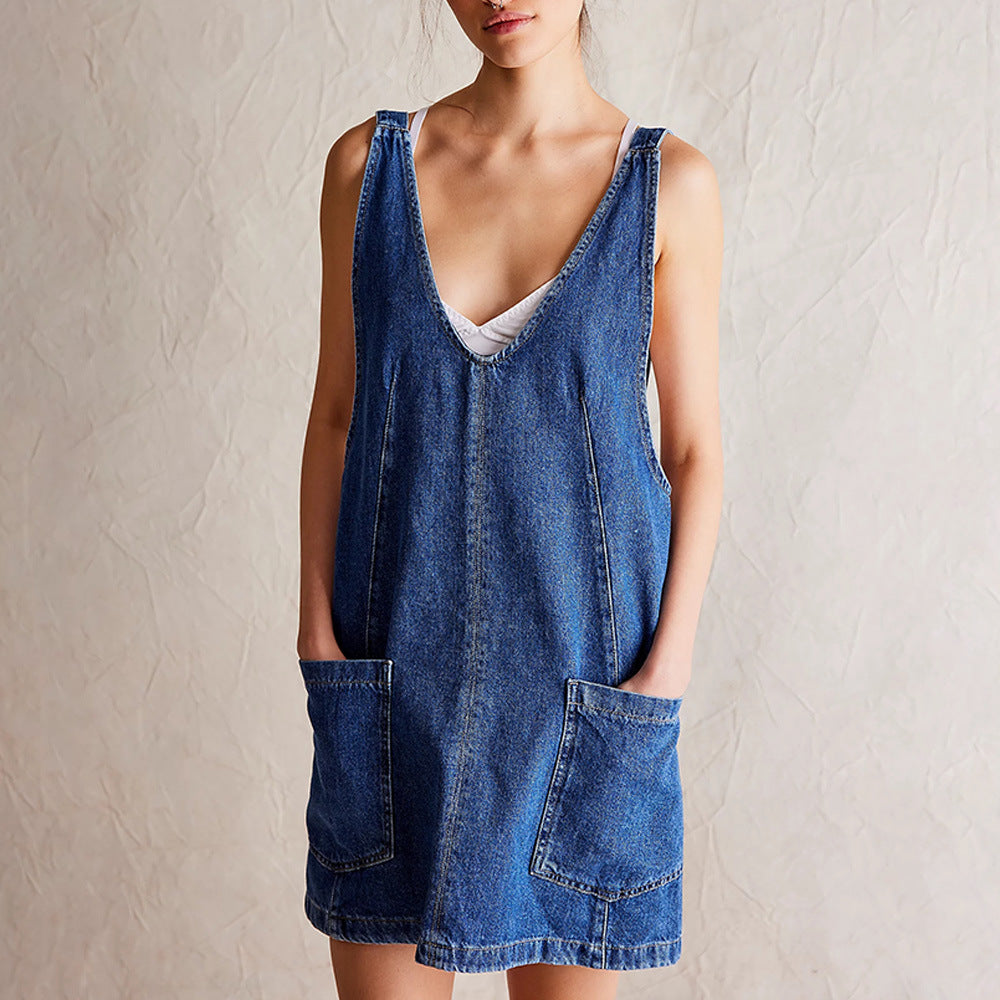 Women's casual relaxed A-line sleeveless V-neck dress with patch pockets, everyday comfort style