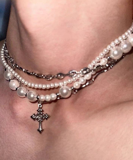 Collier original en métal colorblock avec perles superposées en zircon et croix graduée - Urbann-Vibe