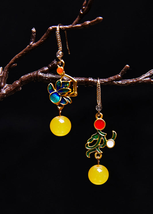 Boucles d'oreilles pendantes asymétriques en cire d'abeille, Design original - Urbann-Vibe