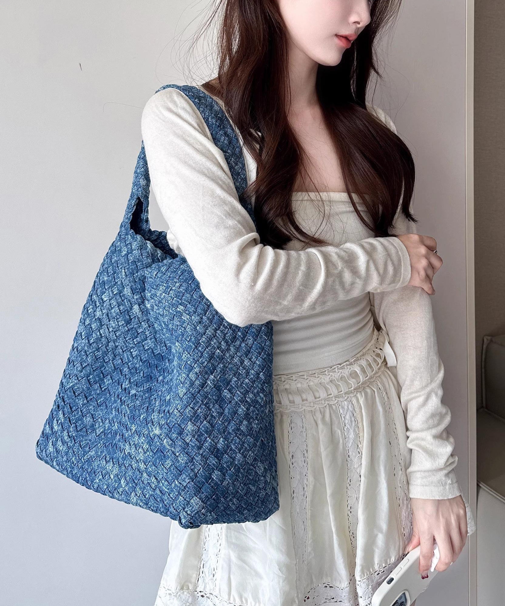 Sac bandoulière grande capacité en denim bleu, design original - Urbann-Vibe
