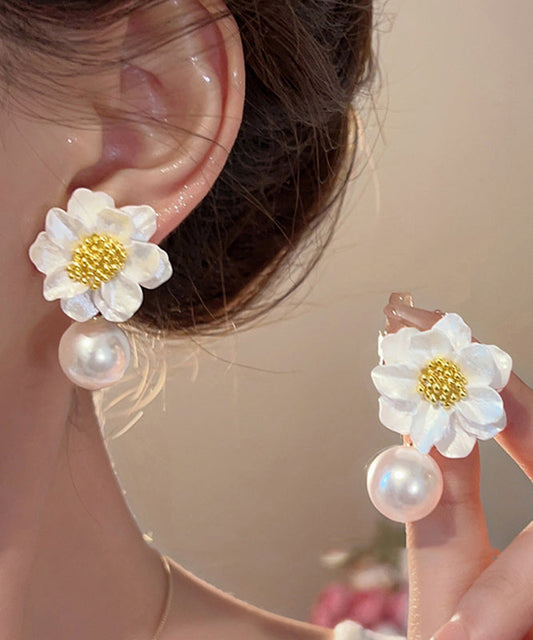 Boucles d'oreilles à tige en alliage acrylique blanc au design original, motif floral et perles - Urbann-Vibe