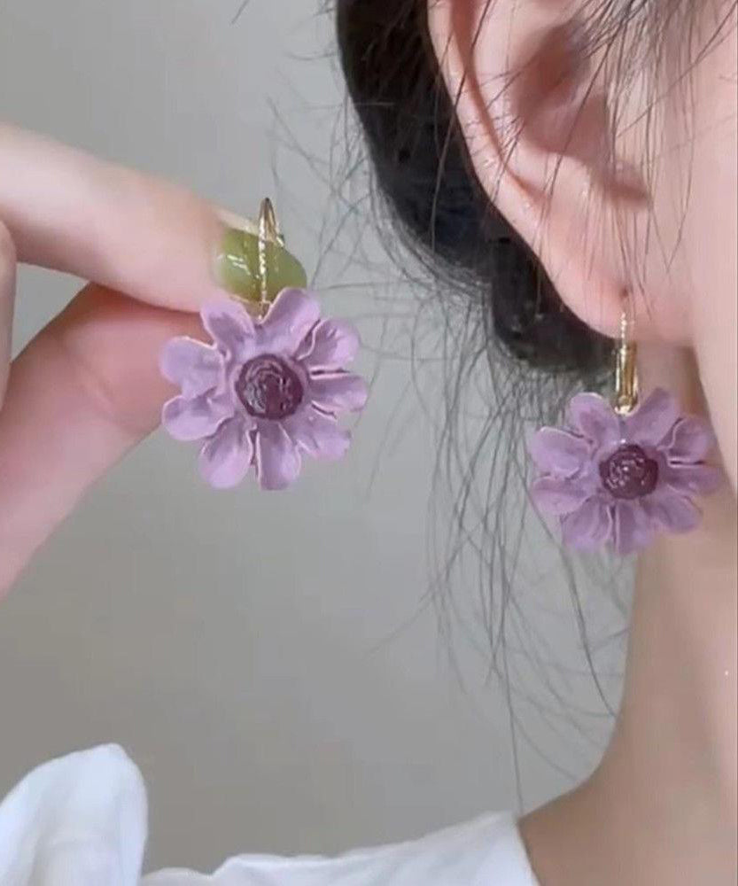 Boucles d'oreilles pendantes florales originales en cuivre violet surdoré - Urbann-Vibe