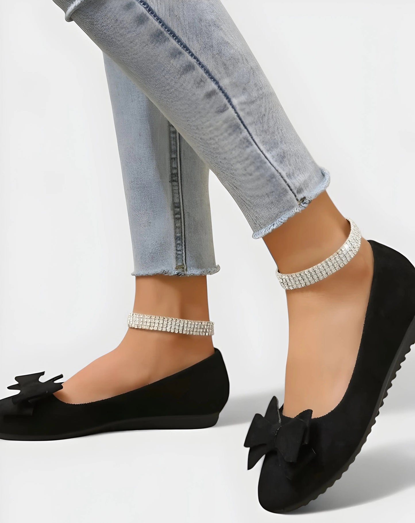Women's slip-on ballet flats with bow accent in classic style, featuring cushioned comfort insole