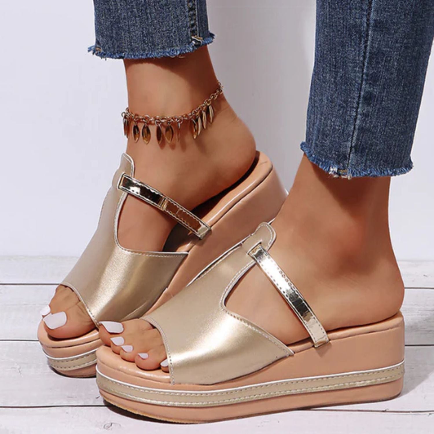 Women's slip-on platform sandals open-toe design in neutral tones for everyday comfortable warm-weather style