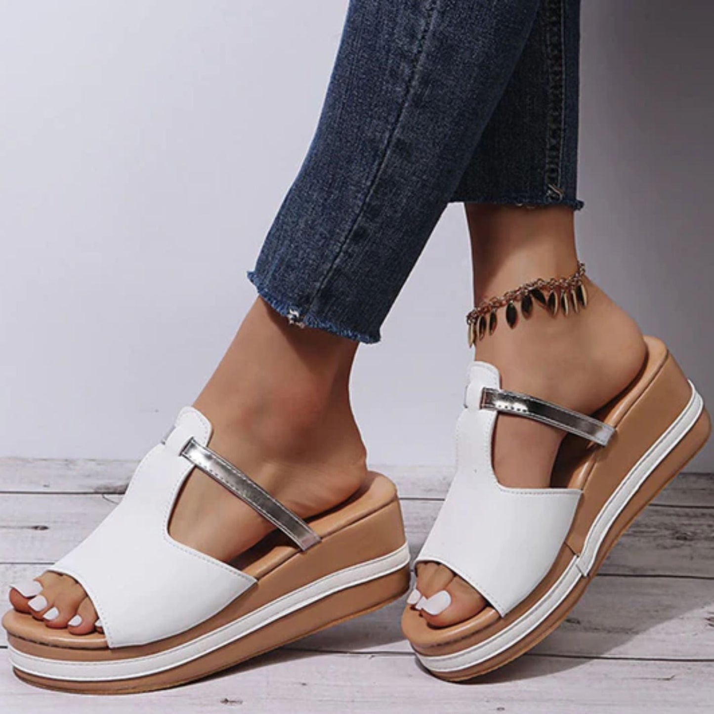 Women's slip-on platform sandals open-toe design in neutral tones for everyday comfortable wear