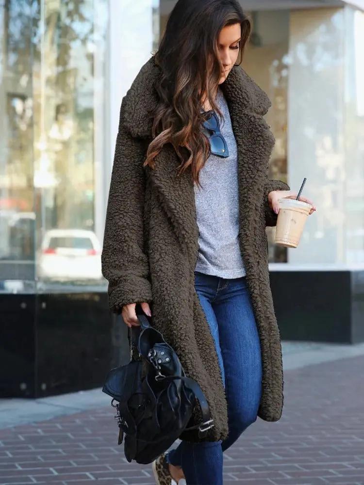 Women's oversized teddy coat in plush texture with lapel collar, cozy relaxed silhouette for chilly days