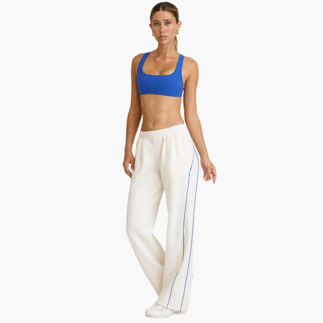 Women's relaxed straight-leg pants with elastic waistband and side pockets for easy slip-on comfort
