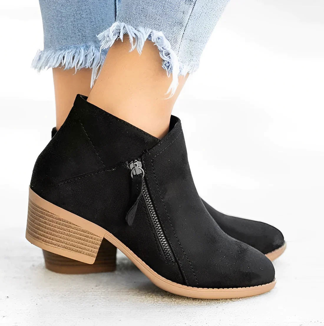 Women's pointed toe short boots in faux suede with thick heel and side zipper for fall style
