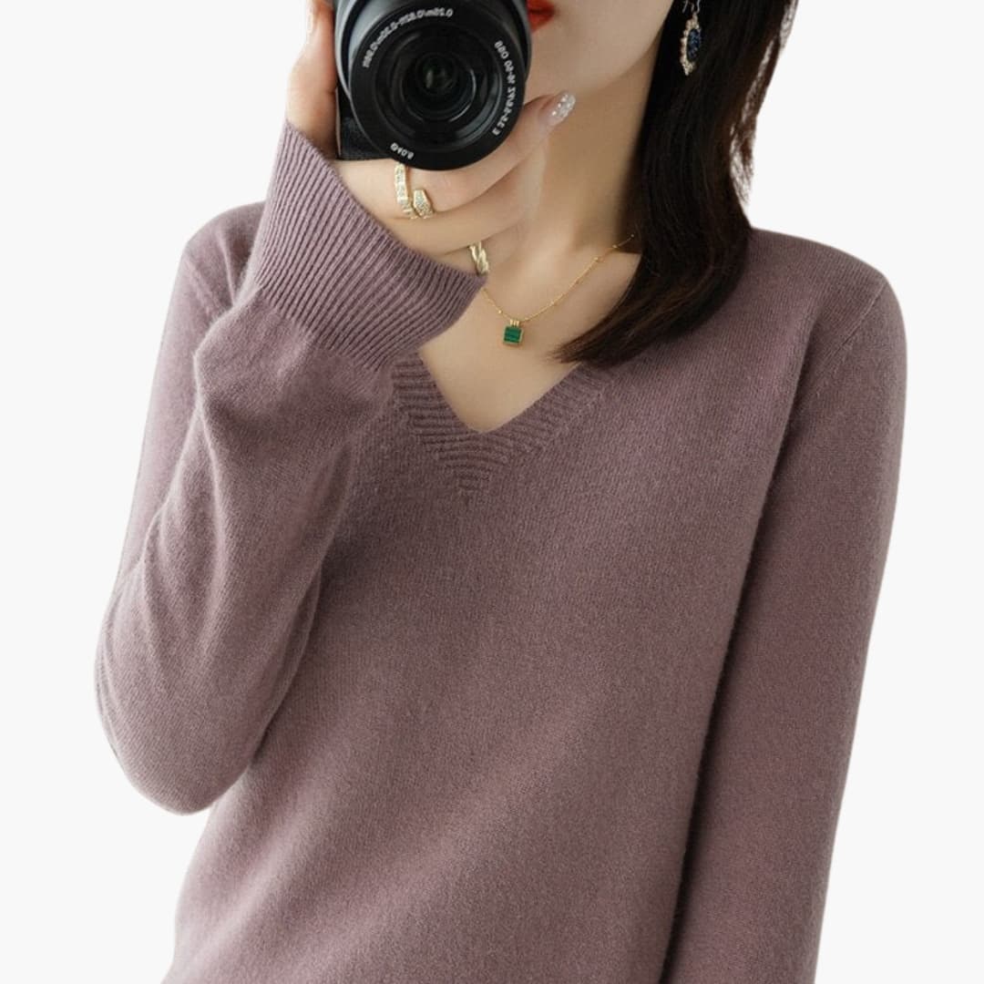 Women's relaxed V-neck sweater minimalist style versatile neutral-tone knit for work and everyday wear