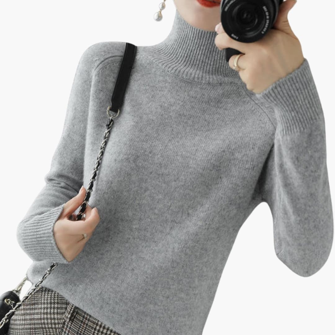 Women's ribbed turtleneck sweater with long sleeves and structured straight hem for everyday layering