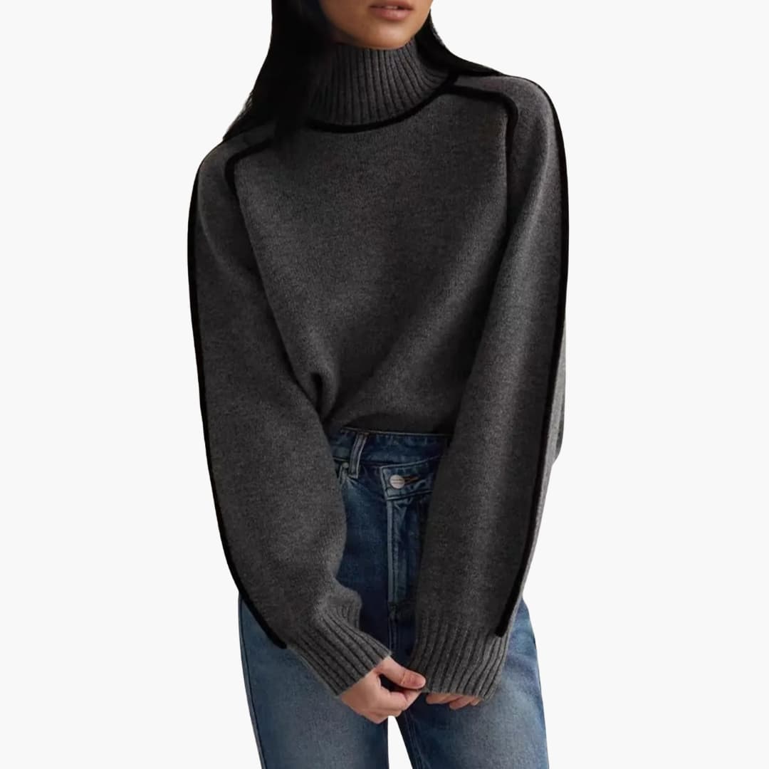 Women's cozy turtleneck sweater with contrasting edges, ribbed finish, relaxed fit for chic everyday wear
