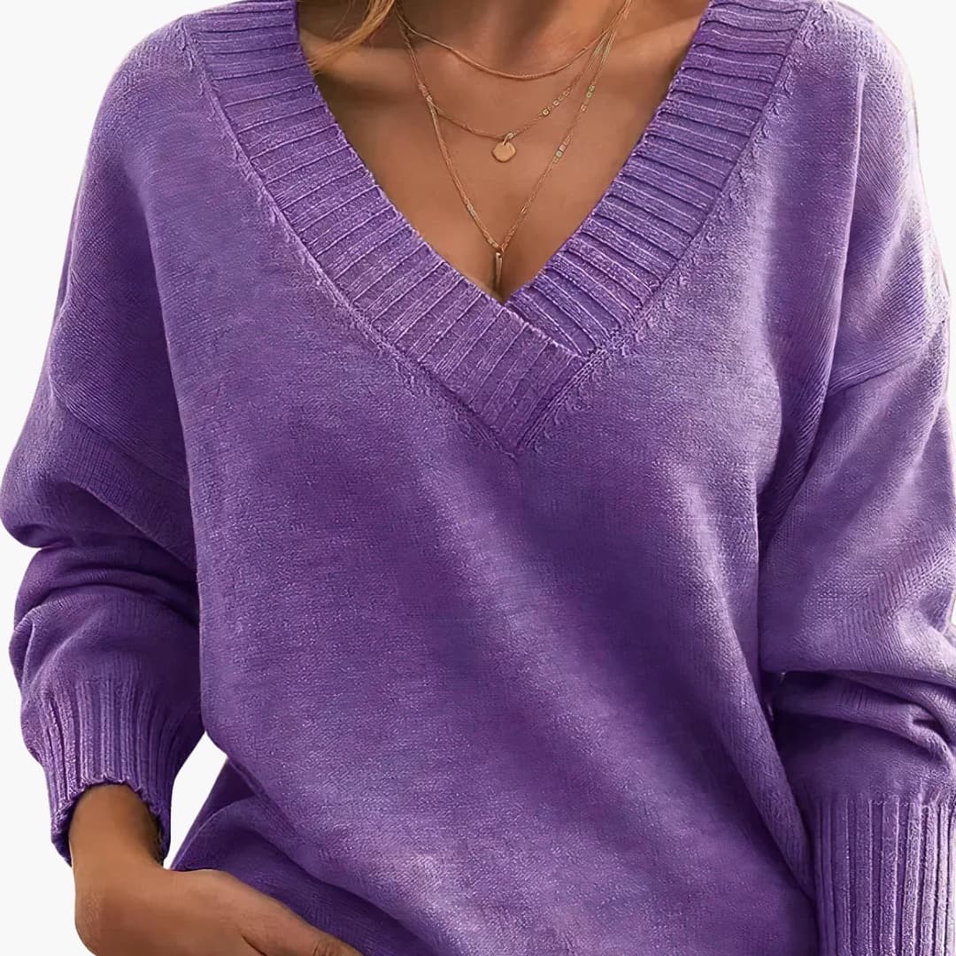 Women's regular fit crew neck knit pullover sweater in classic style for everyday comfort
