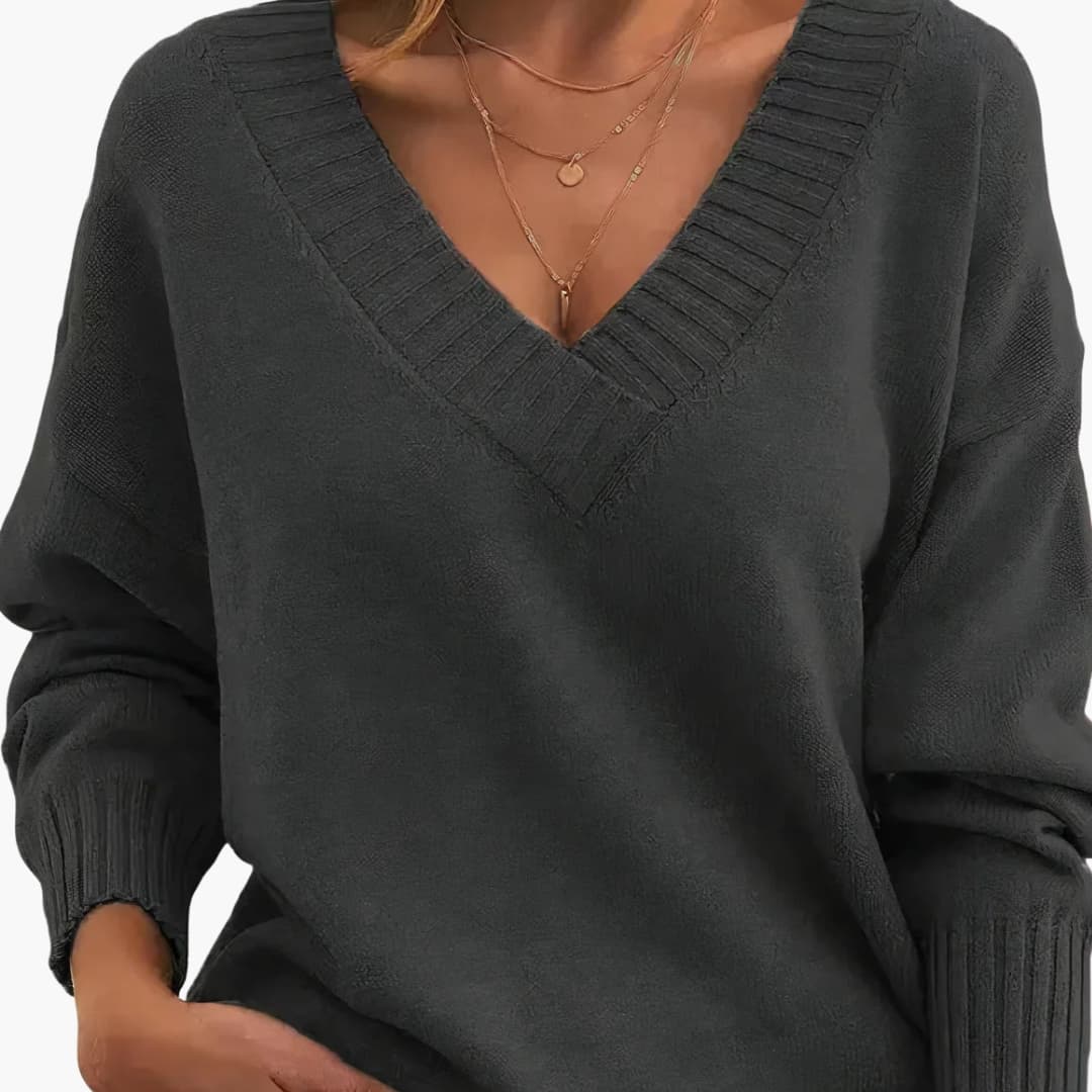 Women's regular fit crew neck knit pullover sweater in classic style for everyday comfort
