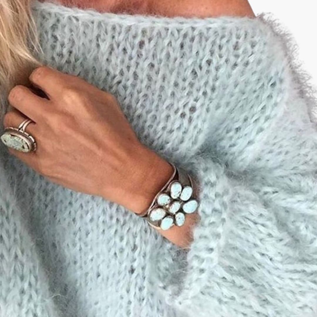 Women's cozy knit sweater with floral embroidery, ribbed hem and cuffs, round neckline, relaxed everyday fit