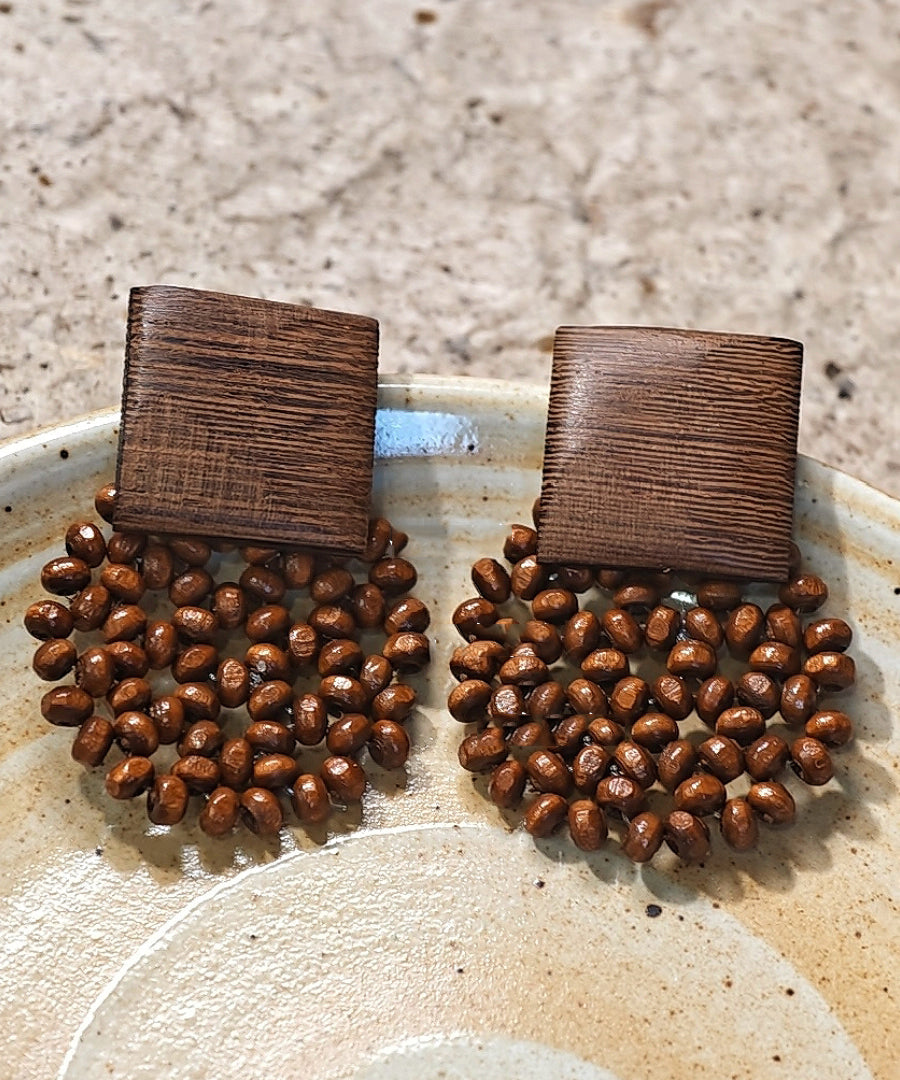Boucles d'oreilles à tige en bois tressé style rétro chocolat - Urbann-Vibe