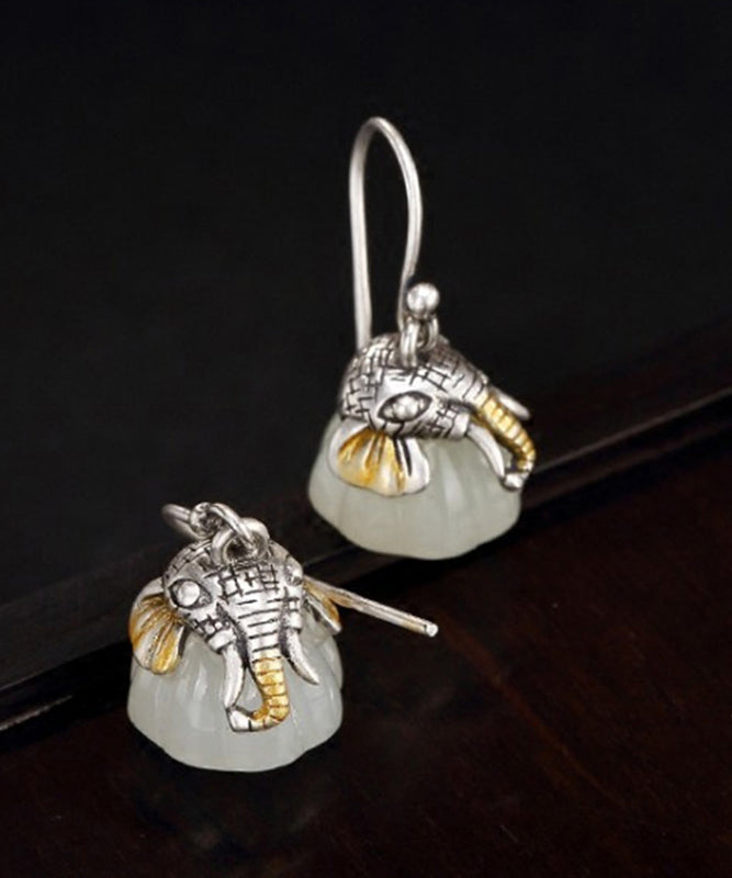 Boucles d'oreilles pendantes rétro en argent sterling et soie avec petit éléphant en jade - Urbann-Vibe