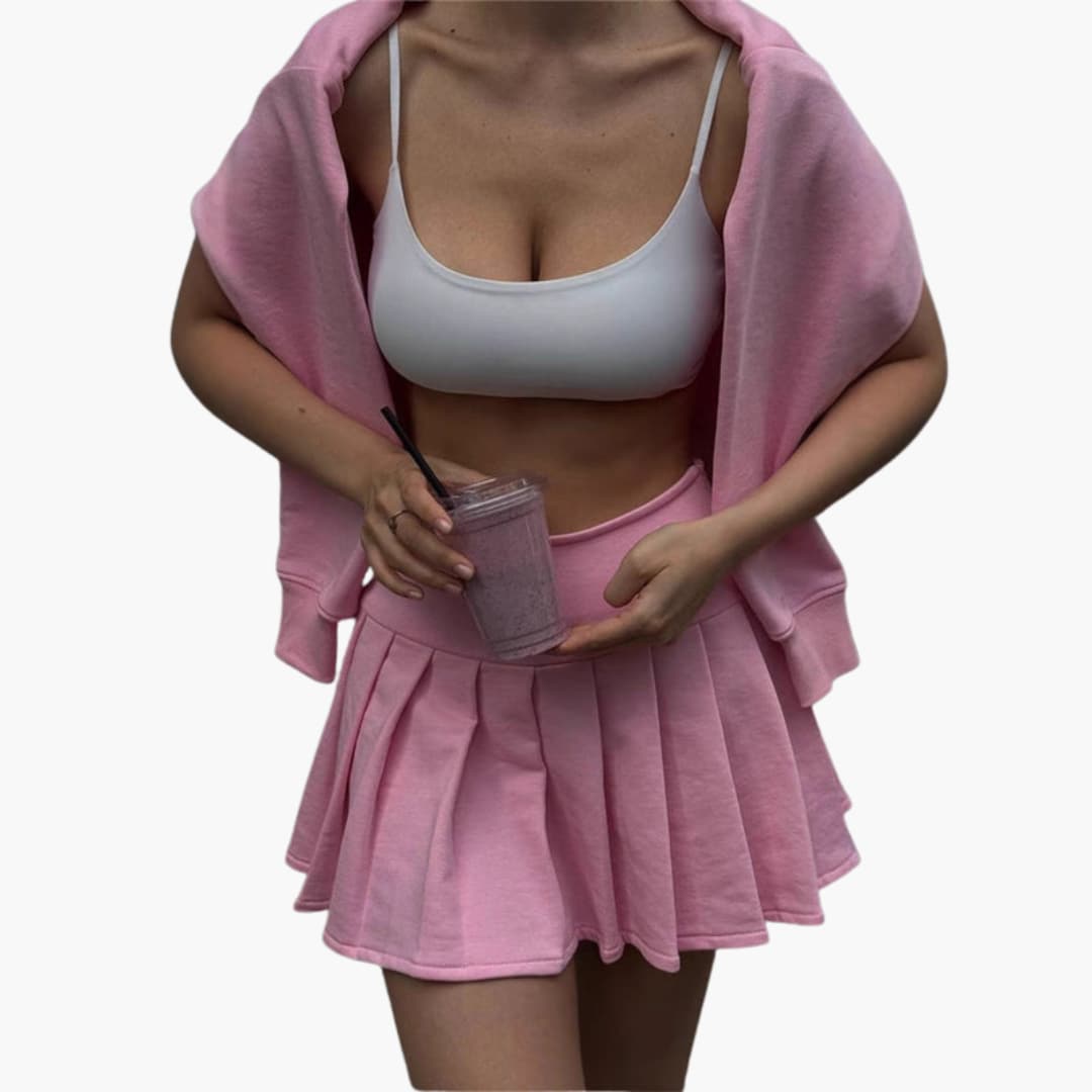 Women's polo dress with buttoned collar and pleated skirt, sporty-chic style for versatile wear