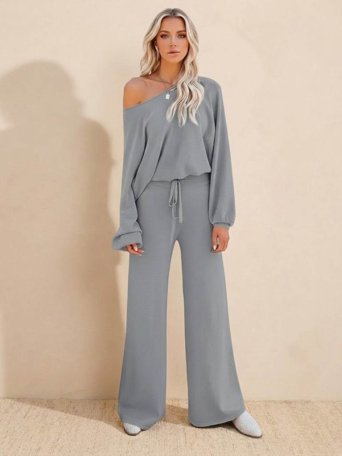 Hailey | Women's Cropped Sweatshirt and Wide-Leg Pants Lounge Set