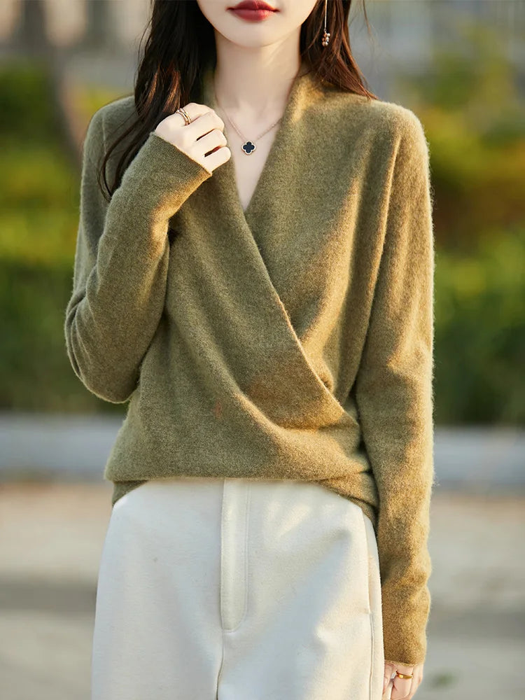 Women's wool knit pullover sweater relaxed fit V-neck long sleeve casual cozy essential