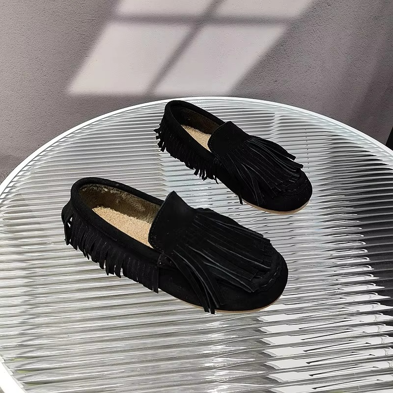 Women's mossy green cowhide leather tassel flats with flexible fit, spring 2024 casual elegant style