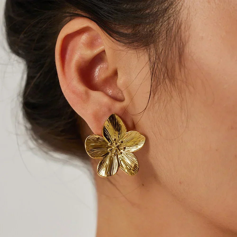 Jemilia | Elegant earrings with floral motif for women - Urbann-Vibe