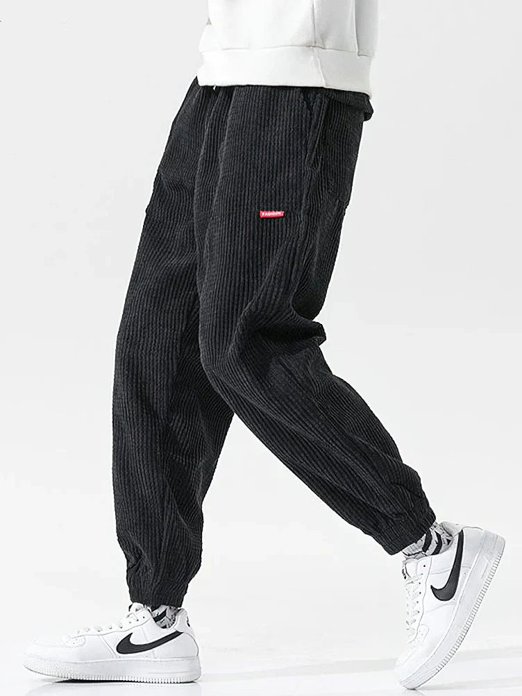 Men's casual fit joggers with elastic waistband, relaxed silhouette for everyday comfort and mobility